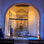 27. Altar y andamios