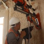 Perforación en nave central para instalación de tensores