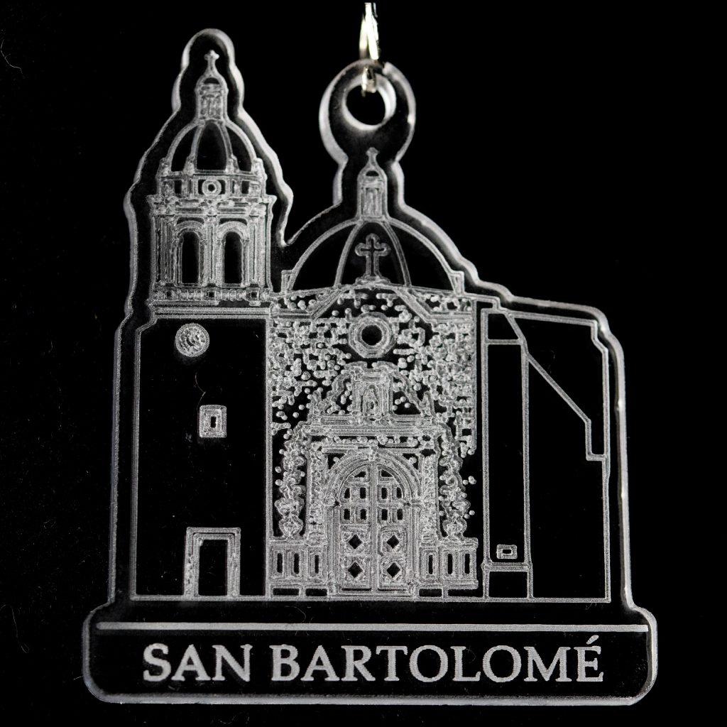 Llavero con la silueta de un edificio y el texto "San Bartolomé"
