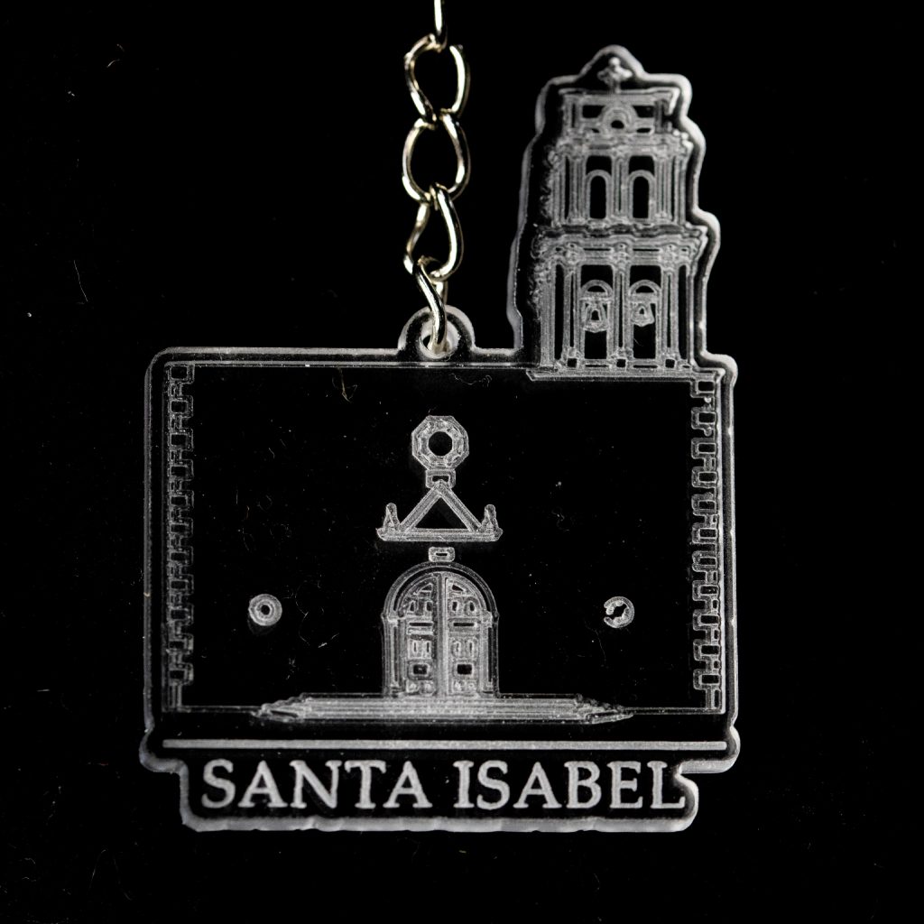 Llavero con la silueta de un edificio y el texto "Santa Isabel"