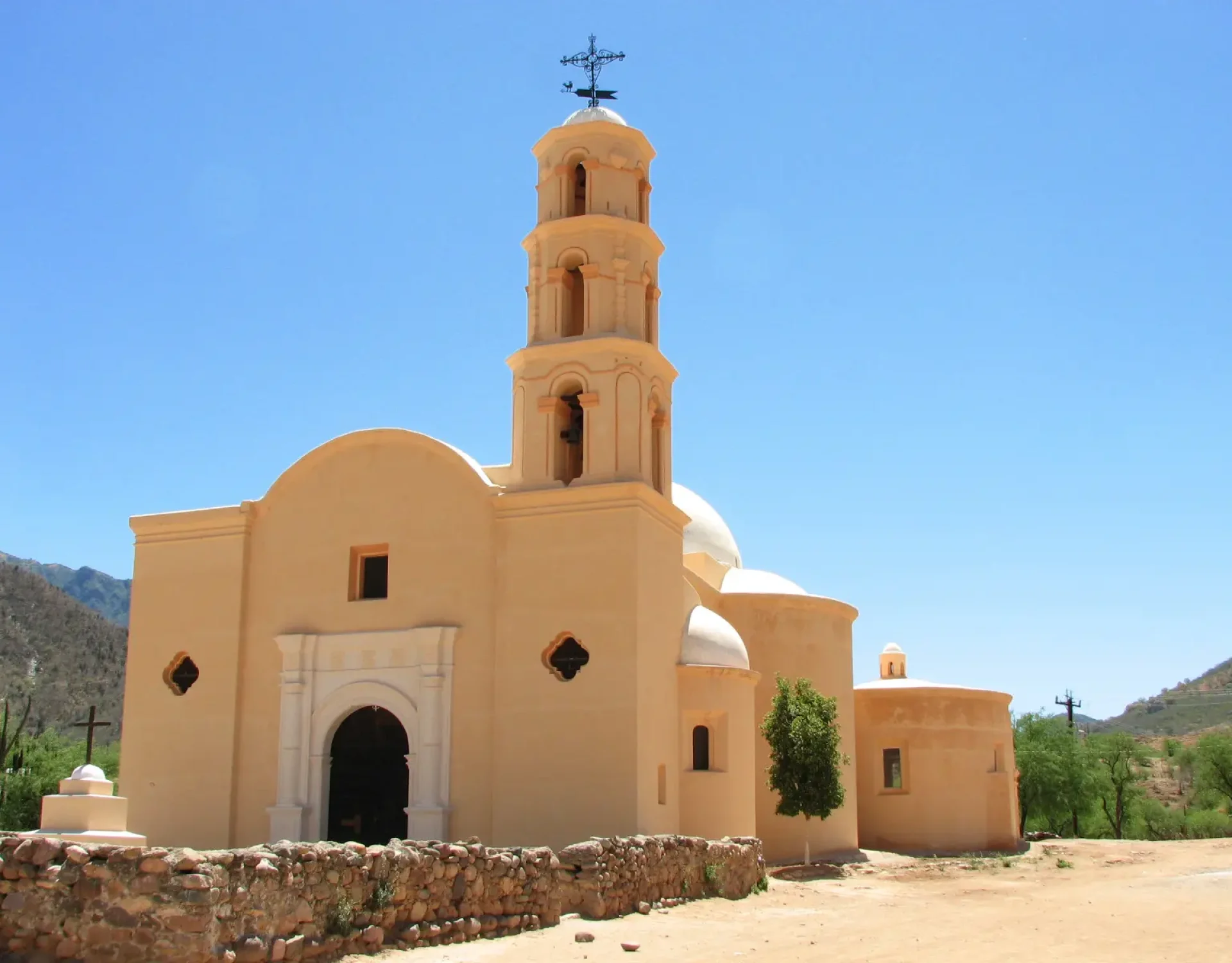 Fachada principal San Ángel Custodio